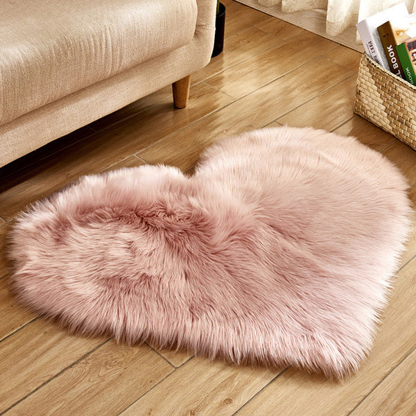 1pc Heart Shaped Area Rug, Plush Faux-Fur Carpet For Living Room & Bedroom, Home Decor 19.6in*23.6in/50cm*60cm